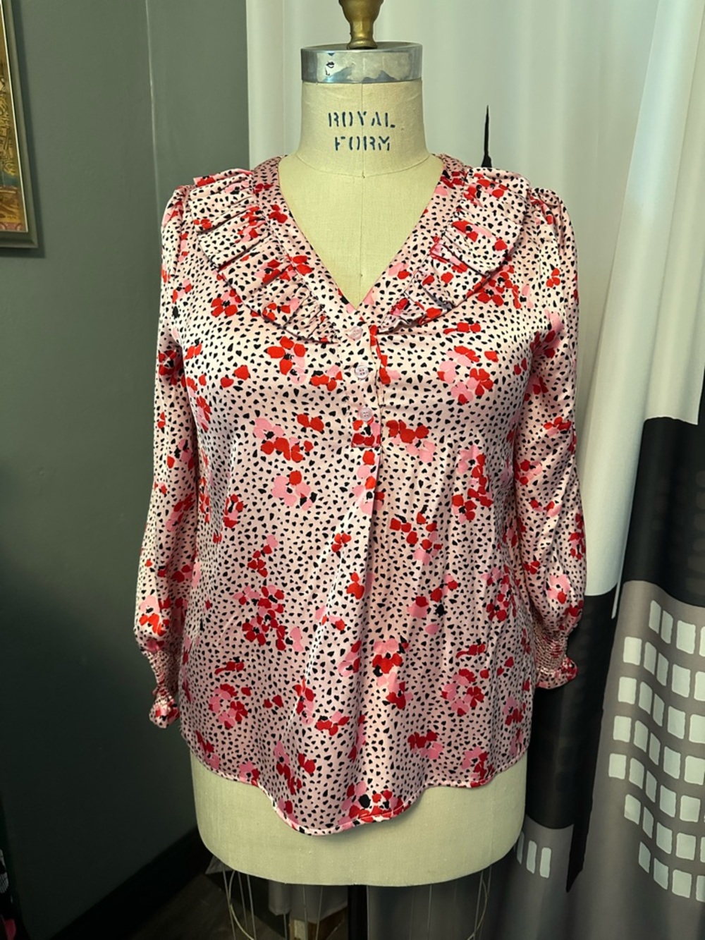 C Wonder Pink Floral/Leopard Satin Ruffle V-Neck Long Sleeve Blouse